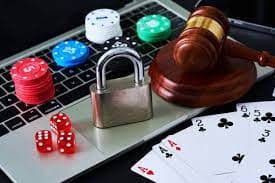 মোবাইলে ক্রিকেট সময়সূচি দেখার দৃশ্য